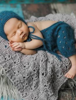 Mono y gorro puntiagudo para la sesión de fotos de niños